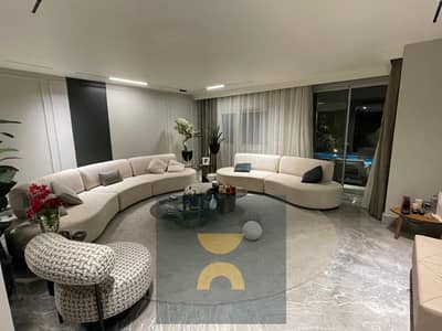 بسعر لقطة شقة 205 م بتقسيمه مميزة فيو علي center park علي 12 سنة تقسيط وبخصم 50 % للبيع في سراي بجوار مدينتي و مانتن فيو وامام الشروق و الباتيو سولا