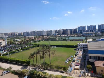شقه للايجار السكني 200م مصطفي كامل شارع ابو قير بالقرب من مول كيروسيز( عماره براند )