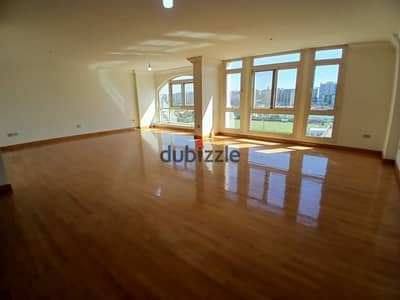 شقه للايجار السكني 200م مصطفي كامل شارع ابو قير بالقرب من مول كيروسيز( عماره براند )