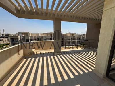 Fully Finished Penthouse with Open Roof for Rent in Fifth Square Prime Location