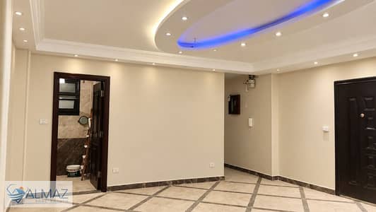 Unfurnished apartment with a garden, featuring high-end ("Super Lux") finishing, available for rent in the Southern Investors District of the Fifth Se