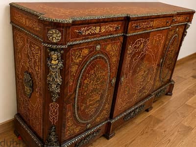 غرفـة سفرة كلاسيك كوين كاملة بحالة الممتازة – تطعيم ماركتري ونحاس فاخر