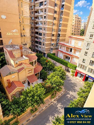 For sale, a licensed 200m apartment in Zizinia with a wonderful open view