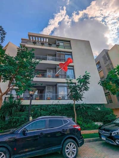 Own your unit directly across from Cairo Airport—just minutes from Heliopolis and Nasr City—in a fully serviced, integrated compound.