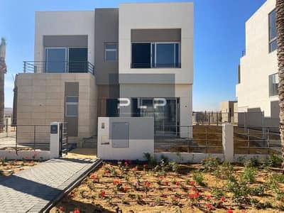 Ready To Move Villa Town House Corner Resale in Palm Hills New Cairo