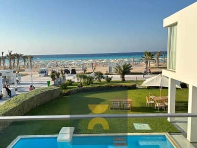 First row villa directly on the sea, immediate delivery, fully finished, with air conditioners, 9 years installments in the North Coast in Kali Coast