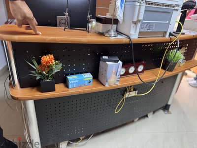 مكتب استقبال بحالة ممتازة