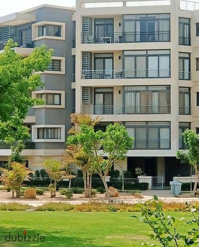 شقة للبيع في لوكيشن مميز بفيو لاند سكيب امام مطار القاهرة وتقسيط علي 8 سنين وبخصم 50% علي الكاش  كمبوند متكامل بالخدمات و المرافق