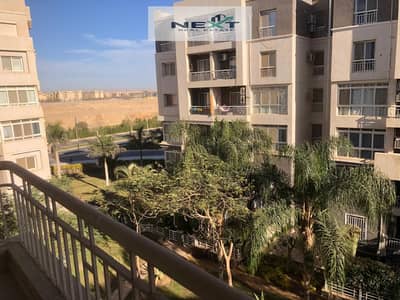 For sale in Madinaty (cash payment, exceptional price): A 140m² apartment in B10 featuring a garden view. This is a first-time occupancy unit with sta