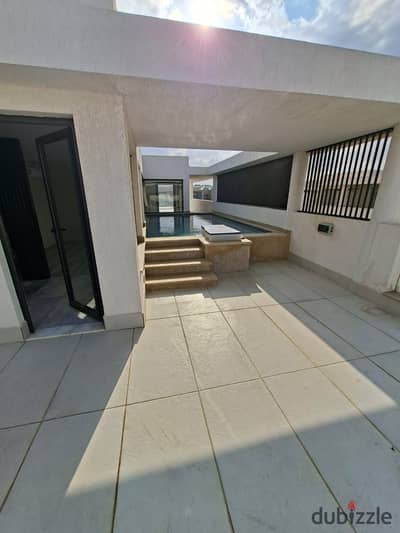 بنتهاوس متشطب بالكامل بـ 4 غرف نوم للإيجار في Lake View Residence