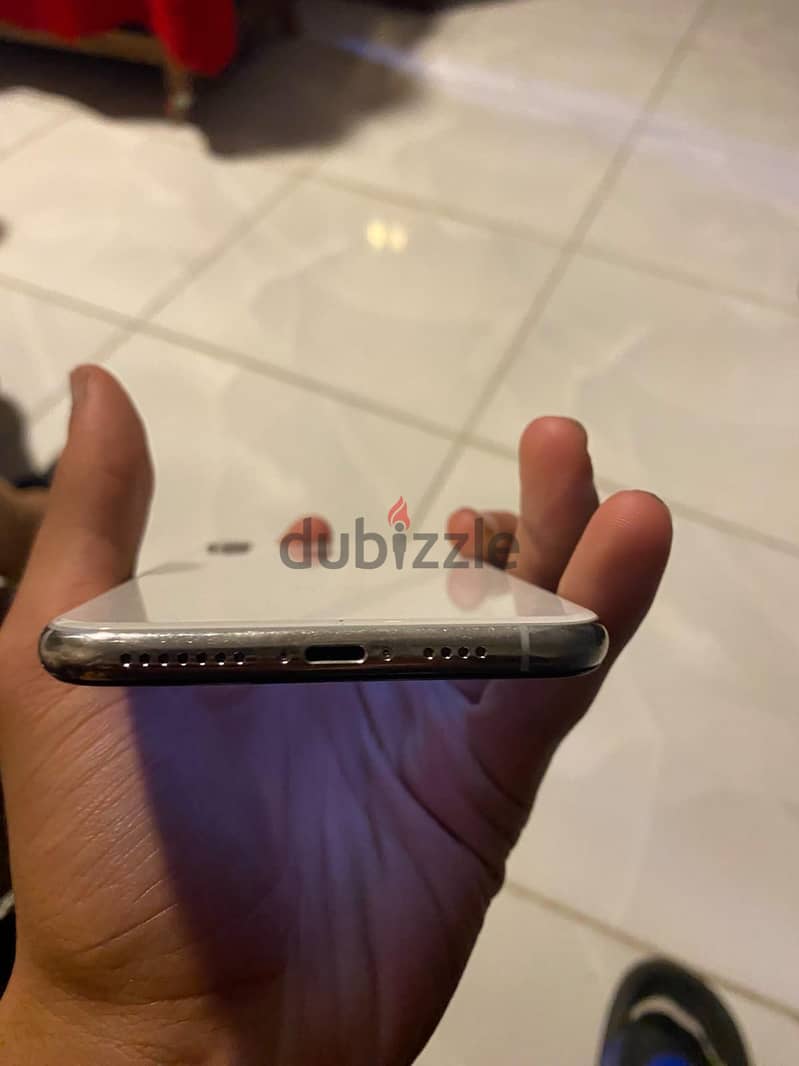 Apple - iPhone XS Max 4