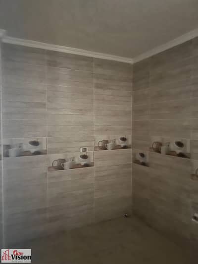For sale, a paradise 130 m with two bathrooms and 3 rooms, including a master room. Fifth floor, fully finished, electricity and water meter. The apartment has a complete landscape view, overlooking the sea. 3 million and 650.