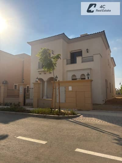 Corner townhouse at the lowest price in City Gate, Fifth Settlement, open view landscape, with a distinctive layout, ready for viewing and handover.