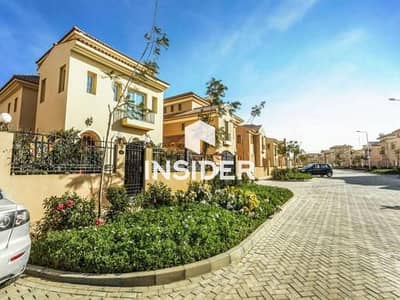 Townhouse corner 208m-3 bedrooms-ready to move-bahary-Hyde Park