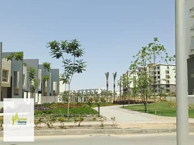 Ready to Move Townhouse 208m for Sale with Installment in Hyde Park New Cairo