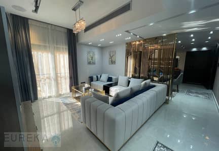شقة للبيع في هايد بارك | Hyde Park بمساحة 180م، تشطيب فندقي وتصميم أوروبي، Smart Home كامل، نافورة بالريسبشن، تكييفات Concealed وSound System.