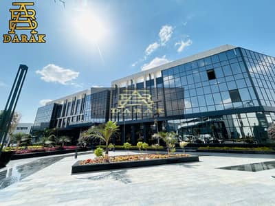 للإيجار عيادة اسنان 43م في East Hub Mall – أفضل موقع تشطيب VIB واجهة مباشرة على الممشي السياحي
