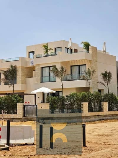 Villa for sale with a swimming pool a real bargain at a great price minutes from Palm Hills and Mountain View and close to Mivida and Sodic