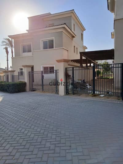 إطلالة على الـLandscape | متشطبة بالكامل | فيلا Twin House للإيجار | Uptown Cairo – EMAAR