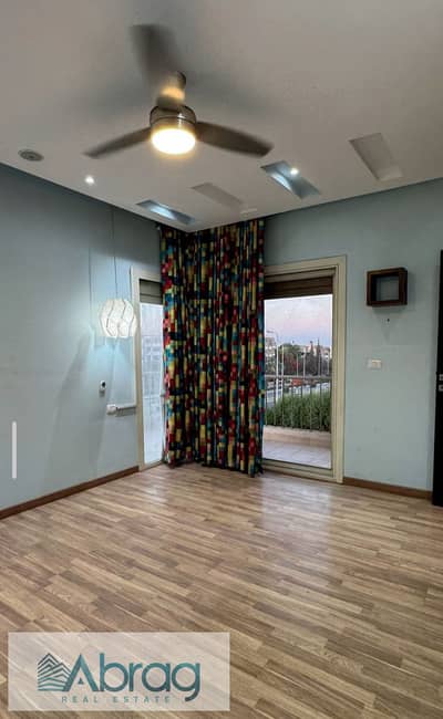 For rent, 112m apartment with kitchen, ultra super lux finishing in The Address compound, Sheikh Zayed