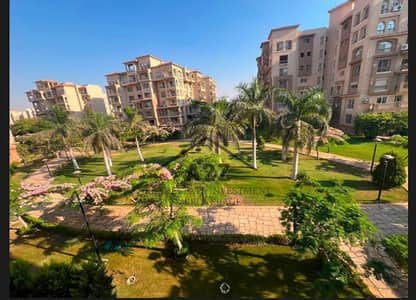 Ultra Super Lux finishing shots for sale, with distinctive views and the most beautiful outlook on the Garden, immediate receipt, 211 meters, location 2, a distinctive location, the sale includes the kitchen fully paid.