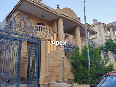 فرصة استثنائية لعشاق الفخامة والرقي والتميز، فيلا تجمع بين اتساع المساحات وجمال التصميم، لتمنح ساكنيها أسلوب حياة راقٍ لا يتكرر كثيرًا في السوق العقار