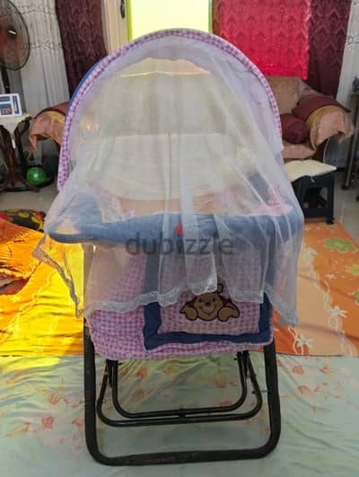 عربيه٦ أطفال  وسرير اطفال