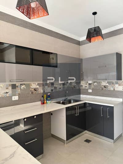 Apartment for rent at a bargain price, ultra-super-lux finished, with kitchen and air conditioning. Prime location in Lake View Compound