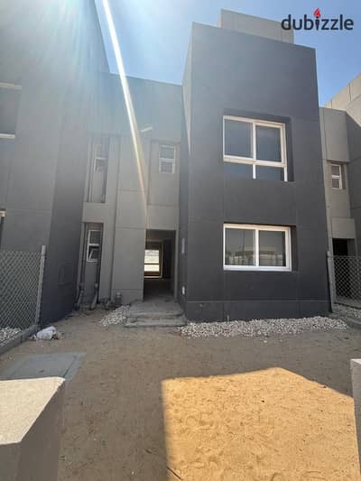 Town house middle 3bed Open View Land Scape &Water features Ready to Move