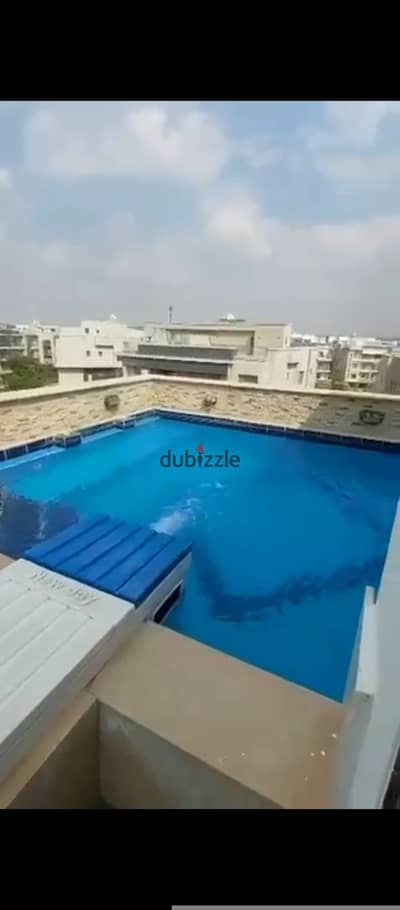 بينت هاوس للايجار فاضي في جالريا مون فالي