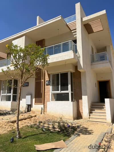 Corner Townhouse Ready to Move | Club Park