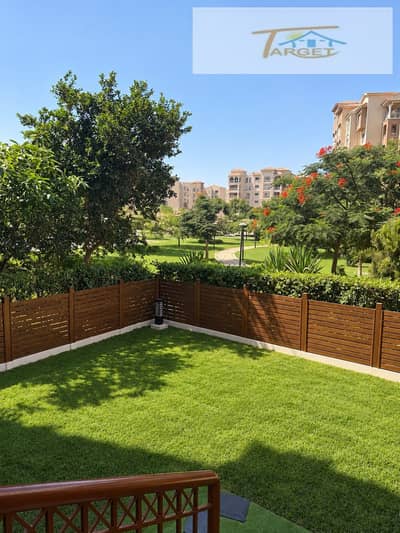 For sale, a ground floor apartment with a garden in Madinaty, b1, 160 square meters + garden 55 square meters, a prime location
