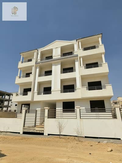 Apartment for sale in Bayt Al-Watan, the second neighborhood, the Fifth Settlement, with a gross income from the club road and 5 minutes to the Al-Ahly Club and the northern Al-Taseen road.