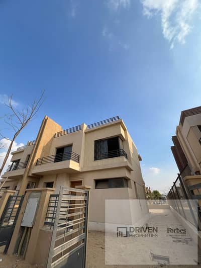 فيلا مستقلة بإطلالة لاندسكيب للبيع في كمبوند الما الشيخ زايد الحي الثاني بالقرب من هايبر وان    Alma Compound Sheikh Zayed 2th District Near Hyper One
