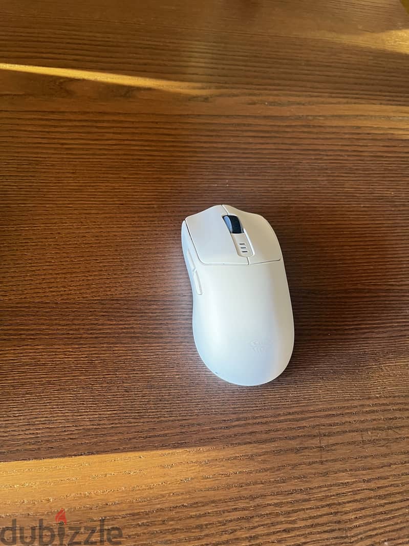 Perfect condition gaming mouse (Aula SC580). 3