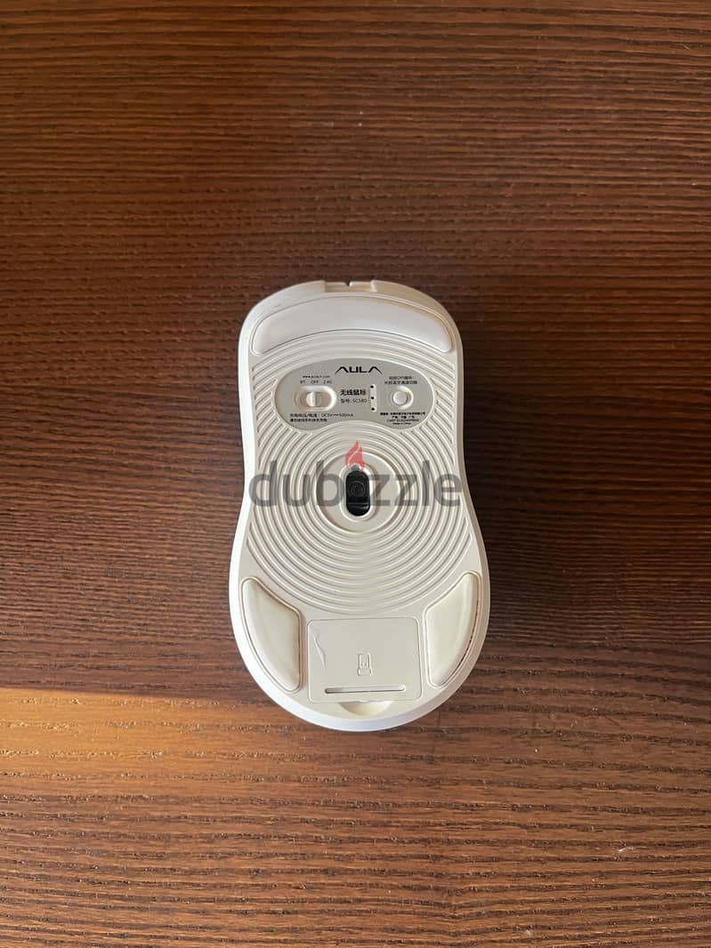 Perfect condition gaming mouse (Aula SC580). 4