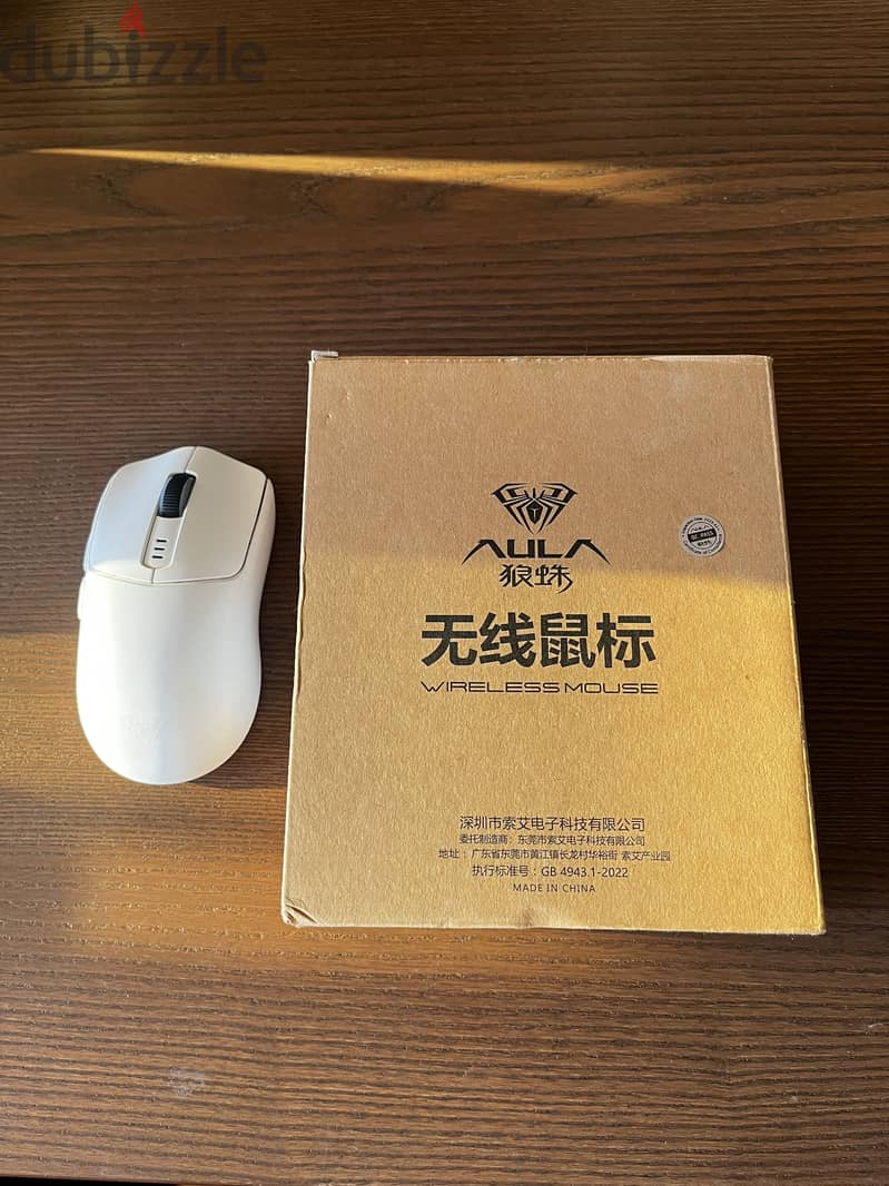 Perfect condition gaming mouse (Aula SC580). 5
