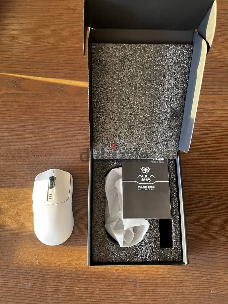Perfect condition gaming mouse (Aula SC580). 6