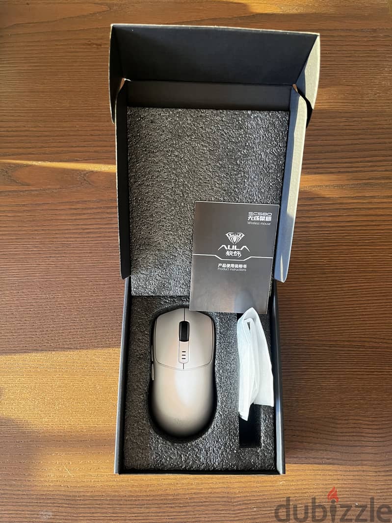 Perfect condition gaming mouse (Aula SC580). 7