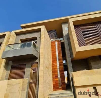 فيلا مستقله فى تاج سيتى بالمرحلة الجديده كيندا فيلا منفصله متشطبه تشطيب خيالي من اكبر الشركات بتصميم ع الطراز الكندي مع التكيفات
