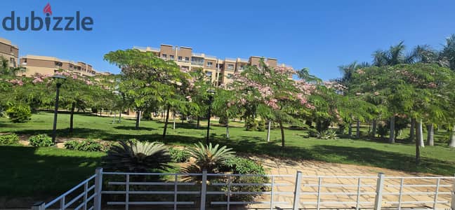 The price has been reduced for a quick sale of a 3-bedroom apartment with a private garden and a wide garden view.
