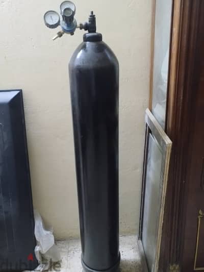 أسطوانة أكسجين سعة ٤٠ لتر  +منظم