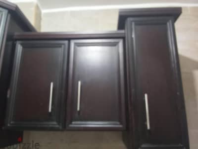 مطبخ خشب عمولة بحالة جيدة للبيع