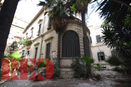 فيلا باناكي سابقًا للبيع على بعد 20م من شارع فؤاد، أرض 1460م ومبانٍ 1000م، بدروم ودور أول وثانٍ، 41 غرفة وروف يضم 9 غرف