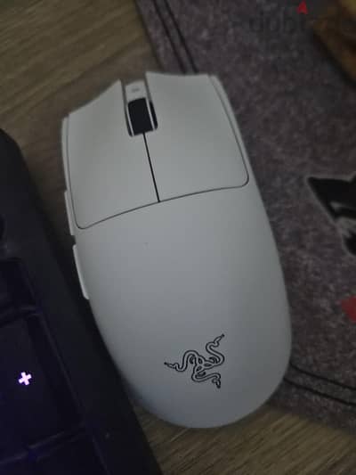 razer viper v3 pro- white
