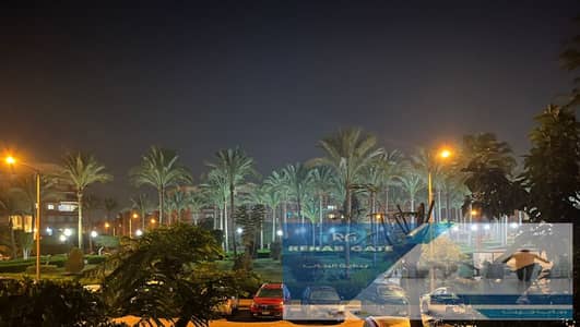 *للايجار مفروش شقه ارضى بجاردن تشطيبات فاخره لمحبي الرقى والتميز بالقرب من الخدمات بسعر لقطه*