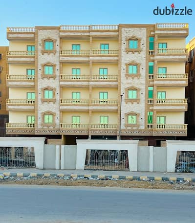بعمارة على الطريق مباشر شقة ارضي بجاردن حرف ال تحتها جراج السعر قابل للتفاوض