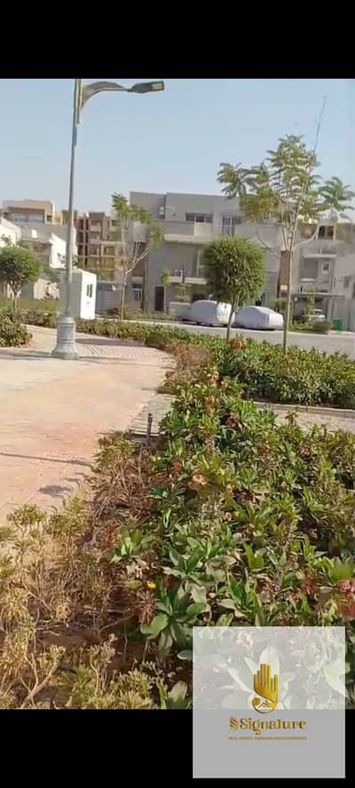 Vacant corner townhouse for rent in Al Maqsad Compound (R3, New Capital); ultra-super-lux finishing, never lived in before, with an open view overlook