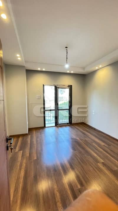 Elegant 2BR Apartment in Eastown