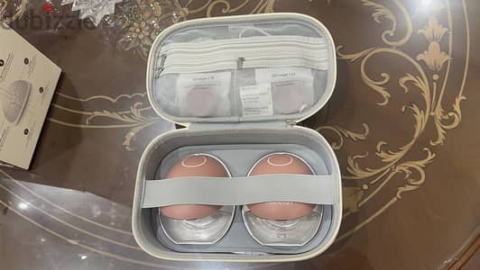 Momcozy M9 breast pump  مستعمل استعمال خفيف للبيع